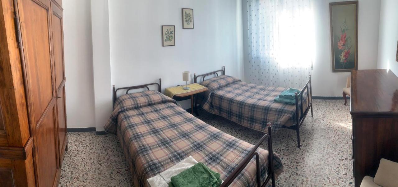 Casa Bianca 4 - Confortevole In Centro A Монелья Экстерьер фото